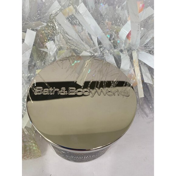 Bath & Body Works Limited Edition “Vanilla Snowflake” New 3 Wick Candle - Picture 5 of 8